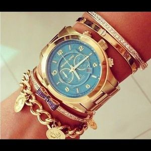 MICHAEL KORS
Watch Hunger Stop Oversized